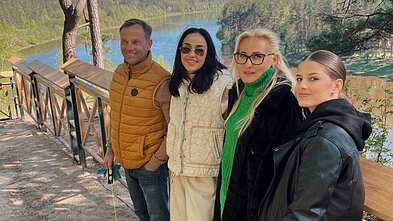 Iglė su artimaisiais