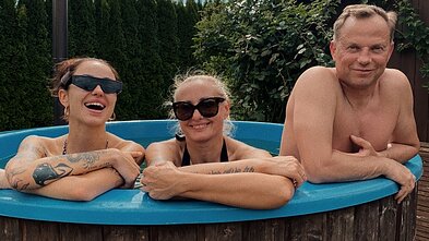 Iglė su artimaisiais