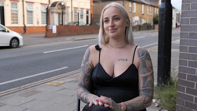 Viktorijos ir albano santuoka priminė kalėjimą: negalėjau susitikti su šeima, einant gatve pakelti akių, net žiūrėti pro langą