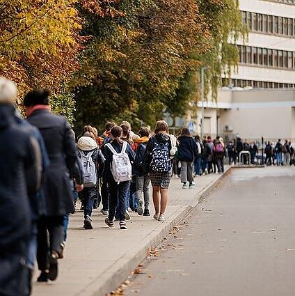 LRT aktualijų studija. Kaip reiktų reaguoti į grasinančius laiškus susprogdinti švietimo įstaigas?