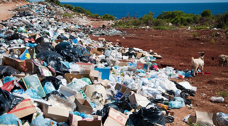 Kasmet pagaminama virš 390 mln. tonų plastiko: augant šios medžiagos produktų paklausai, svarbu prisiminti taršos pavojus