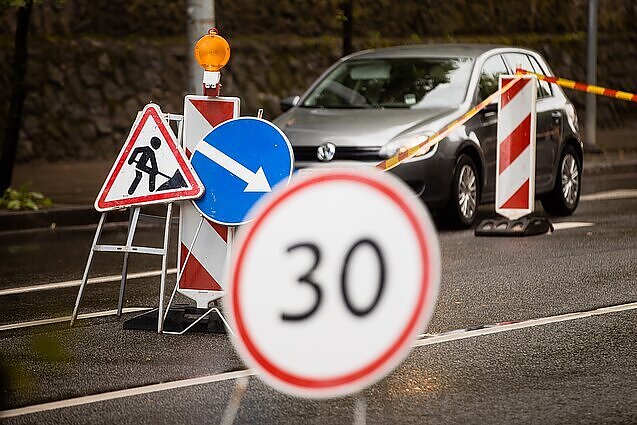 Prienų rajono gyventojai piktinasi netvarkomais keliais: vicemerė tikina, kad LAKD į savivaldybės prašymus neatsižvelgia