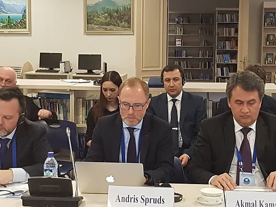 Žinios. Su oficialiu vizitu šiandien Lietuvoje pirmąkart lankosi naujasis Latvijos gynybos ministras Andris Sprūdas