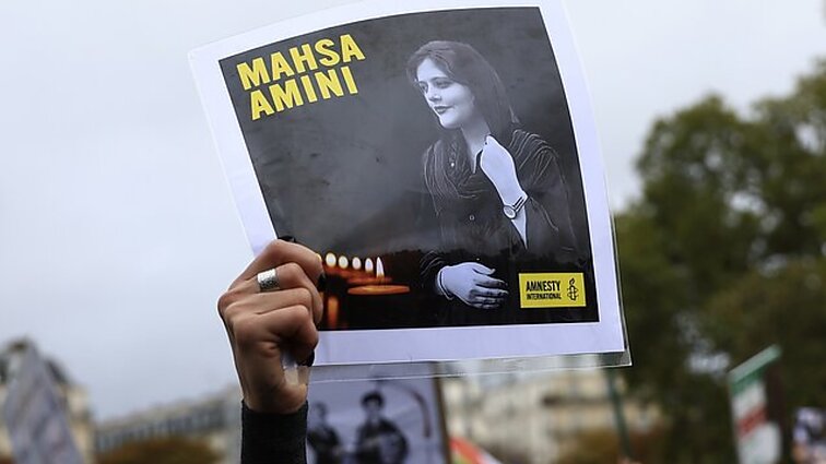 Prestižinė EP Sacharovo premija skirta iranietei Mahsai Amini, nužudytai už neteisingą hidžabo dėvėjimą