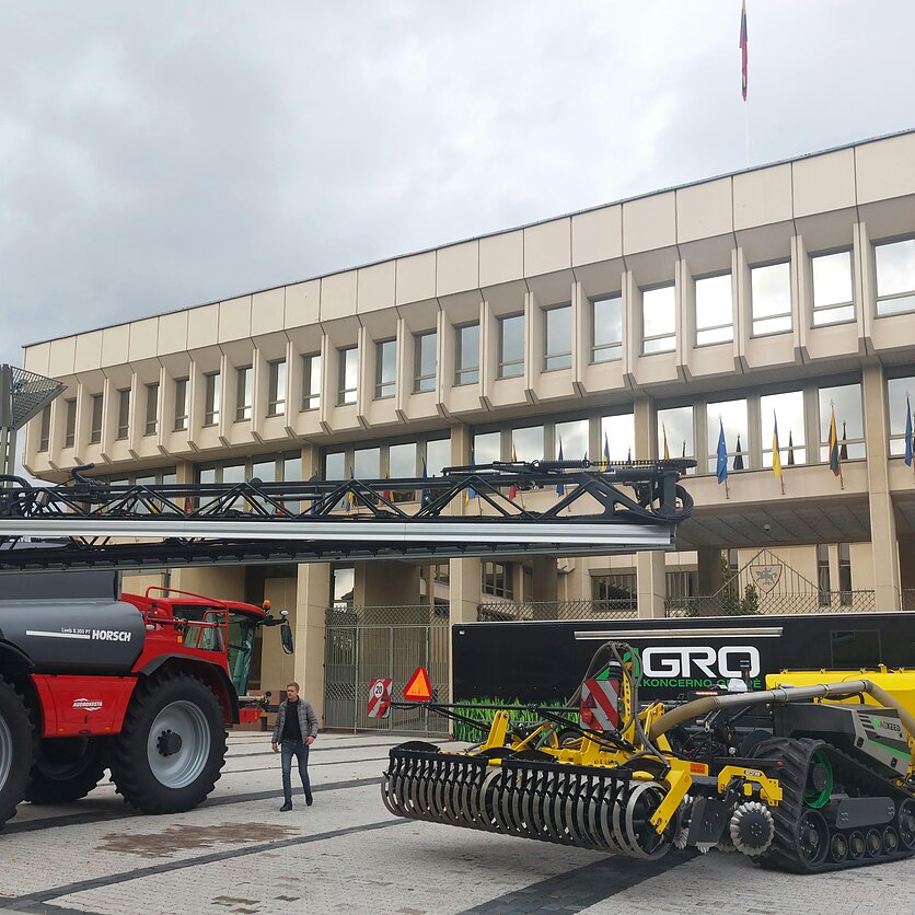 Arvydas Urba, Moderni žemės ūkio technika prie LRS