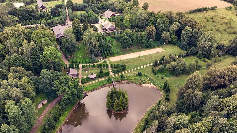 Atspindžiai. Paveldo kolekcija. Išlaikytas Palukščio dvaras ir senus laikus menantis Būdviečio svirnas