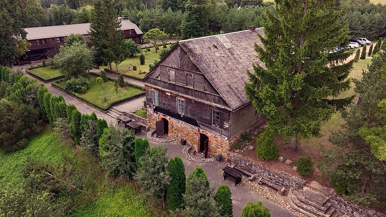Autentiškų medinių statinių nestokojantis ir įspūdingais rūsiais garsėjantis Palukščio dvaras