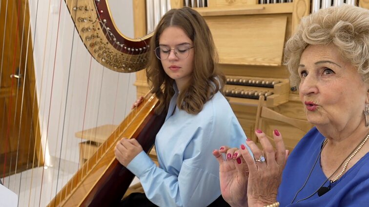 Kūrybingumu spinduliuojanti arfininkė Valerija Baranauskienė: profesionalių arfininkių Lietuvoje viso labo keturios