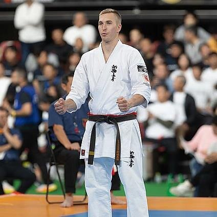 A. Barzdžius, Švelnūs tardymai. Kiokušin karatė kovotojas Edgardas Sečinskis