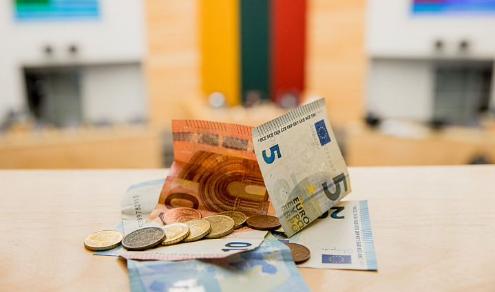 Seime svarstomas kitų metų biudžetas: parlamentarų siūlymai papildomoms išlaidoms viršija 600 mln. eurų