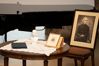 F. Liszto staliukas Paliesiaus dvaro koncerte