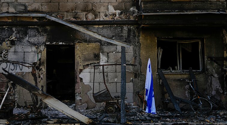 Žinios. Izraelis praneša – „Hamas“ įkaitais laiko 222 asmenis, vykdomos operacijos nustatyti jų buvimo vietą