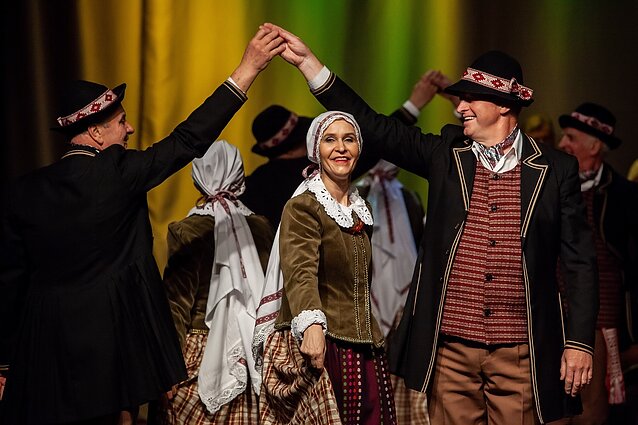 Liaudiškų šokių konkursinis sambūris „Iš aplinkui“