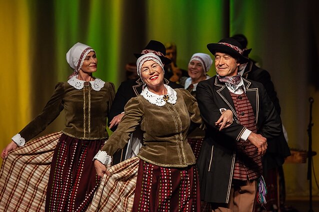 Liaudiškų šokių konkursinis sambūris „Iš aplinkui“