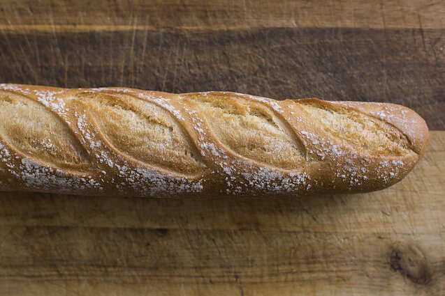 Ryto klausimas. Kokio duonai įprasto ingrediento nėra prancūziško batono tešloje?
