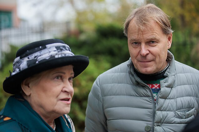 Irena Novikienė, Artūras Novikas. Vilniuje atsisveikinama su kompozitoriumi Algimantu Raudonikiu Irena Novikienė, Artūras Novikas. Vilniuje atsisveikinama su kompozitoriumi Algimantu Raudonikiu