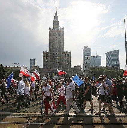 AP  nuotr., Santara. Audycja w języku polskim. W Polsce rozpoczyna się walka o Sejm