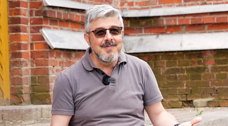 Kunigas, kurio pamokslai pralinksmina didžiausius surūgėlius: jei kalbėsiu aukšta teologine kalba, žmonės apniukę žvilgčios į laikrodį