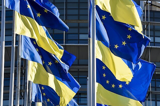 Žinios. Į Briuselį atvykstantys ES lyderiai bandys susiderėti dėl 50 mlrd. eurų paramos paketo Ukrainai