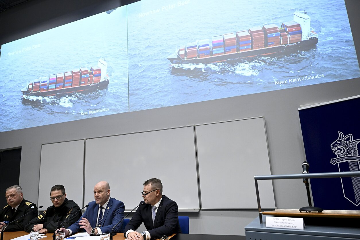 Kinijos laivas NewNew Polar Bear, kaltintas dujotiekio Baltijos jūroje pažeidimu (asociatyvi nuotr.) Kinijos laivas NewNew Polar Bear, kaltintas dujotiekio Baltijos jūroje pažeidimu (asociatyvi nuotr.)