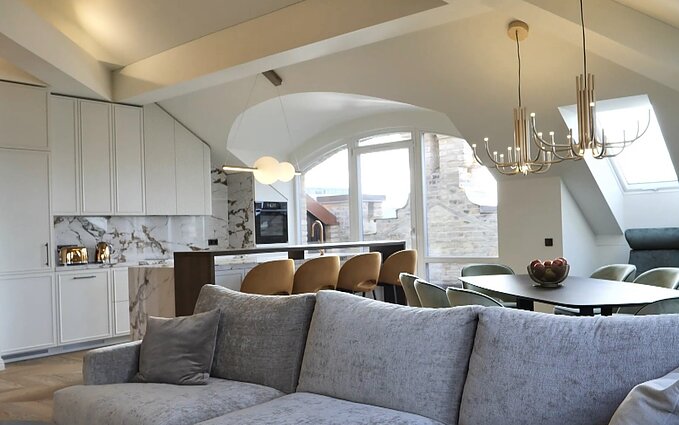 Kai išorė diktuoja toną: istorinę vertę turinčiame pastate – laikui nepavaldūs interjero sprendimai