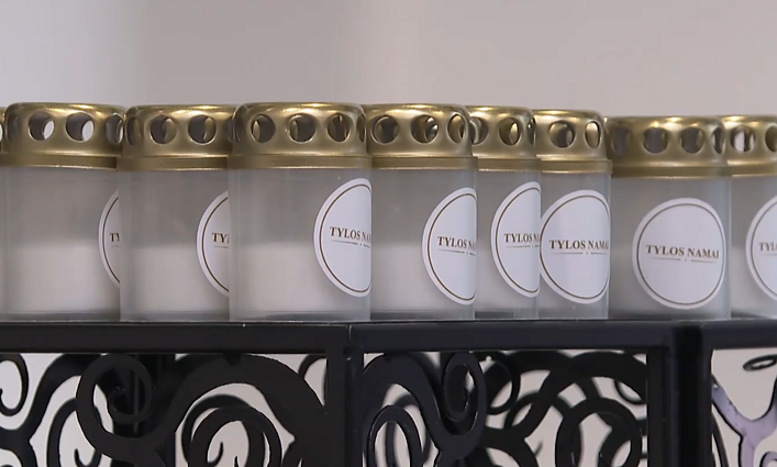 Už tuos, kurie buvo pamiršti ar kurių nėra kam prisiminti: laidojimo namai dalina žvakutes nelankomiems kapams