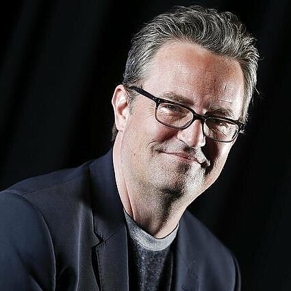 Pakeliui su klasika. R. Alekna apie Matthew Perry siekį padėti kitiems kovoti su priklausomybėmis ir priklausomybes lydinčias stigmas