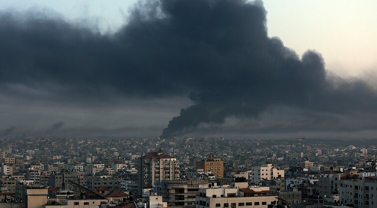 Žinios. „Hamas“ teigia, kad šįryt į Izraelio pajėgas paleido kulkosvaidžių ugnį ir prieštankines raketas