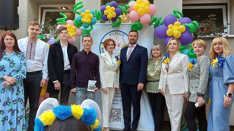 Ačiū, Lietuva, або Як українці вивчають литовську. Викладач литовської, волонтер, скульптор, член правління Українського Дому у Литві Петро Пирогов. 1 вересня в Міжнародній українській школі Литви Ačiū, Lietuva, або Як українці вивчають литовську. Викладач литовської, волонтер, скульптор, член правління Українського Дому у Литві Петро Пирогов. 1 вересня в Міжнародній українській школі Литви