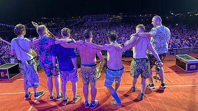 „Antikvariniai Kašpirovskio dantys“ Indijoje