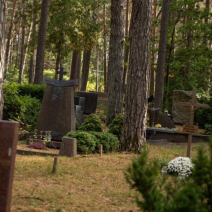10–12. Šeimos vakarienė kapinėse ar skardinė gazuoto gėrimo prie namų durų: kaip mirusieji pagerbiami skirtingose šalyse?