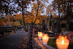 Кладбище Расу накануне Велинес
