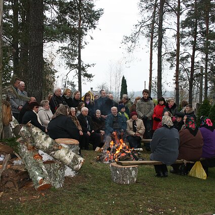Gimtoji žemė. Senosios tradicijos gyvuoja naujomis formomis