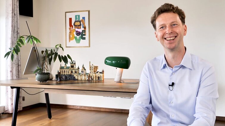 Barackui Obamai, Elžbietai II ir Dalai Lamai vertėjavęs Arūnas Šileris vadovaujasi tėvo fraze: proga pasitaiko, bet nesikartoja