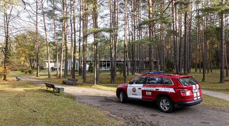 Žinios. Pasak ugniagesių, pagrindinė dvi gyvybes nusinešusio gaisro senelių namuose kilimo versija – neatsargus rūkymas