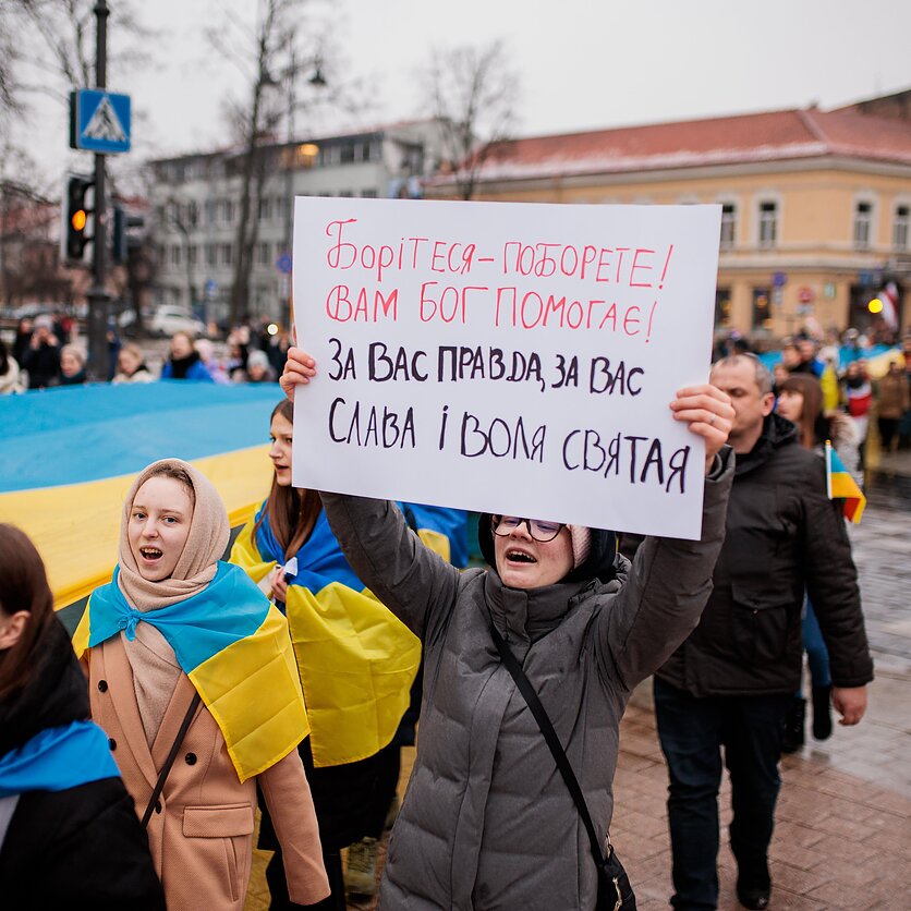 E. Blažio / LRT nuotr., Ukrainos karo metinių minėjimo eisena