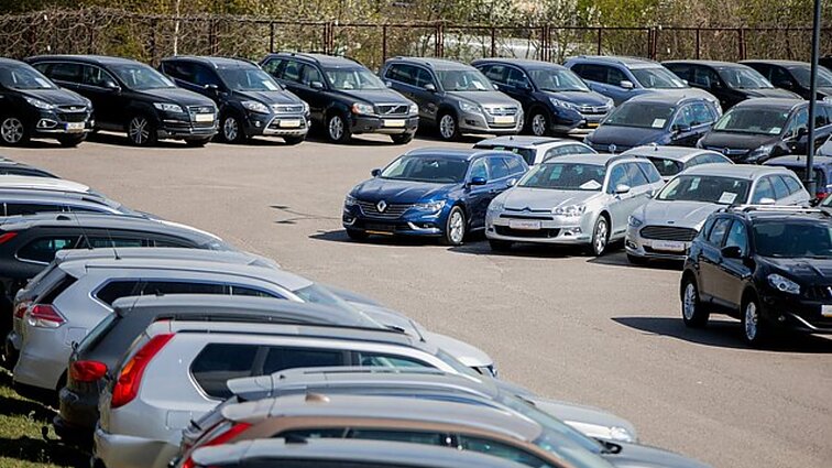 „Verslininkai ieško kelių, kaip galėtų apeiti sankcijas“: ekspertas mano, kad prekių kelio į Rusiją nesustabdys ir vienodos sankcijos Baltarusijai