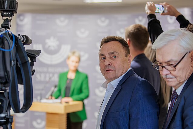 Žinios. KT turėtų pradėti nagrinėti apkaltos iniciatyvą Gražuliui, jam balsavus už kitą parlamentarą