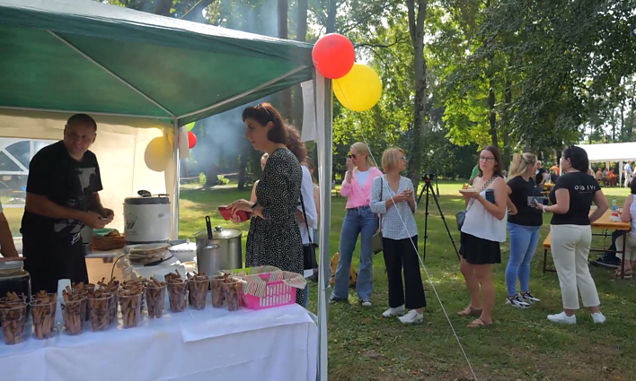 Emilija ir Irena Vokietijoje populiarina lietuvišką virtuvę – šventėse prekiauja cepelinais, kugeliu ir net šakočiais