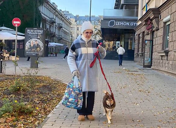 Vaiva Mainelytė su augintine Kora