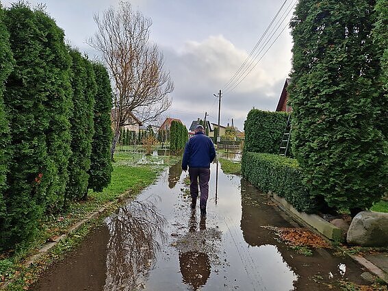 Potvyniai toliau skalauja Lietuvą: stichinis vandens lygis pasiektas Danės upėje, Klaipėdos pakraščiuose įkalintos šeimos
