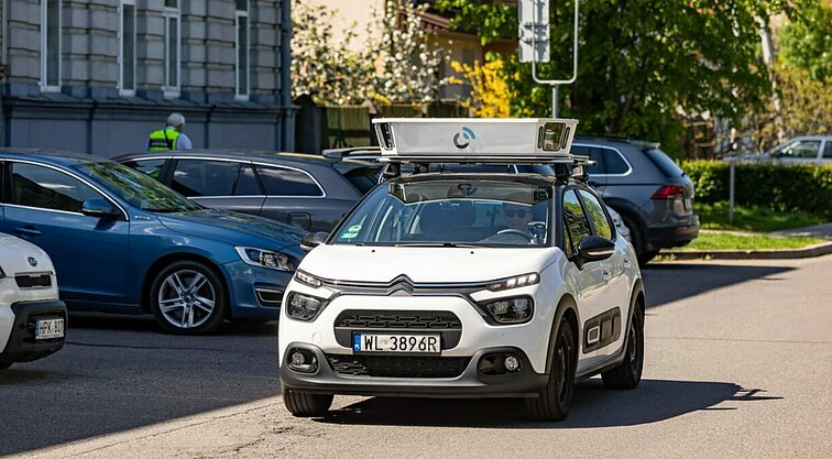 Kontrolės „akis“ ant automobilio stogo: Kaune nauja įranga gaudys nesusimokėjusius už automobilių stovėjimą