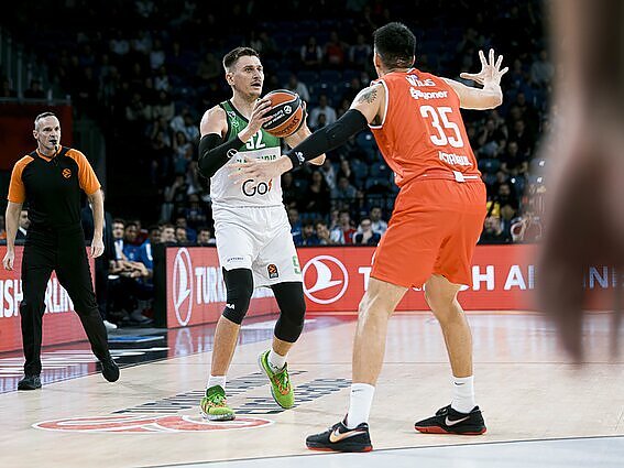 Eurolyga per LRT. Klampi rungtynių pradžia: po dviejų kėlinių „Žalgiris“ dviženkliame taškų deficite