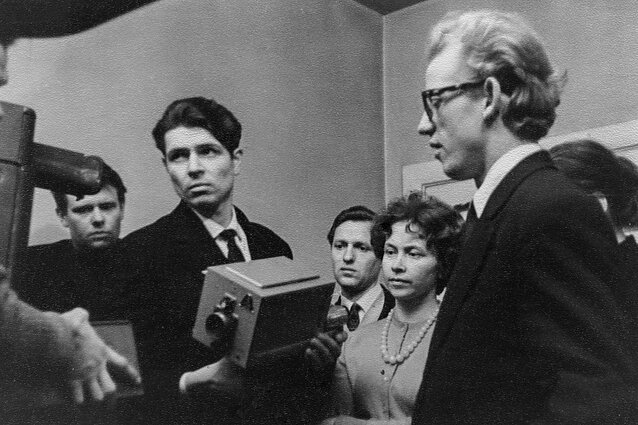 Iš kairės: režisierius Vidmantas Puplauskis, operatorius Jonas Botyrius, režisierius Anupras Lauciūnas, vyr. režisierė Stanislava Borisienė, režisierius Henrikas Šablevičius. Iš kairės: režisierius Vidmantas Puplauskis, operatorius Jonas Botyrius, režisierius Anupras Lauciūnas, vyr. režisierė Stanislava Borisienė, režisierius Henrikas Šablevičius.