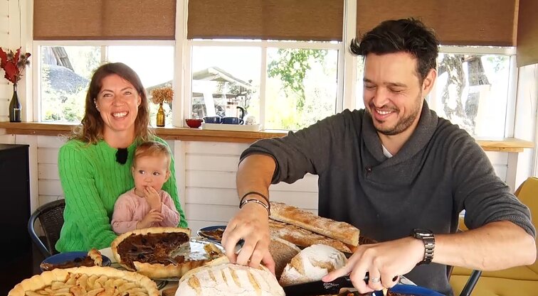 Lietuvės ir prancūzo šeima laimę kuria kaime: prosenelių name augina vištas, o kaimynus lepina kepiniais