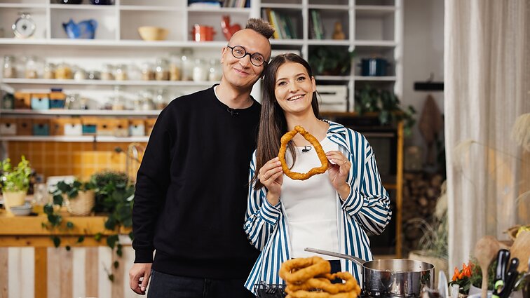Skaistė ir Tomas Dirgėlos – apie piršlybas po kelių draugystės mėnesių, kodėl neleido vaikų į darželį ir mėgstamas amišų spurgas Skaistė ir Tomas Dirgėlos – apie piršlybas po kelių draugystės mėnesių, kodėl neleido vaikų į darželį ir mėgstamas amišų spurgas