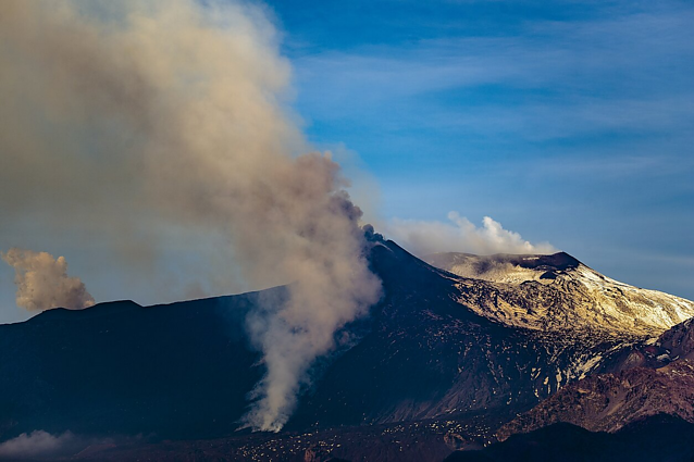Erupcja wulkanu Etna na Sycylii