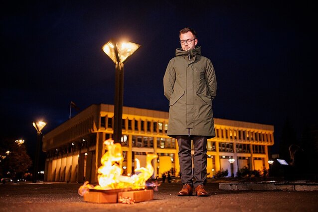 Protesto akcija – sudegintos knygos: Vyriausybė pritarė, kad būtų panaikintos įstatymo nuostatos, draudžiančios pasakoti vaikams apie LGBT