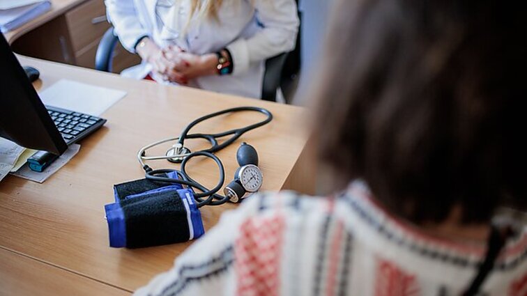 Žinios. Padidėjus sergamumui, sudaryta galimybė nedarbingumo pažymėjimus išduoti supaprastinta tvarka