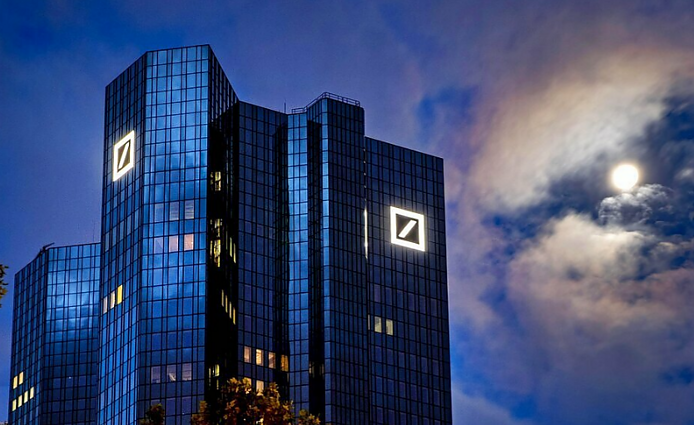 Žinios. Žiniasklaida: didžiausias Vokietijos komercinis bankas „Deutsche Bank“ svarsto Lietuvoje atidaryti paslaugų centrą